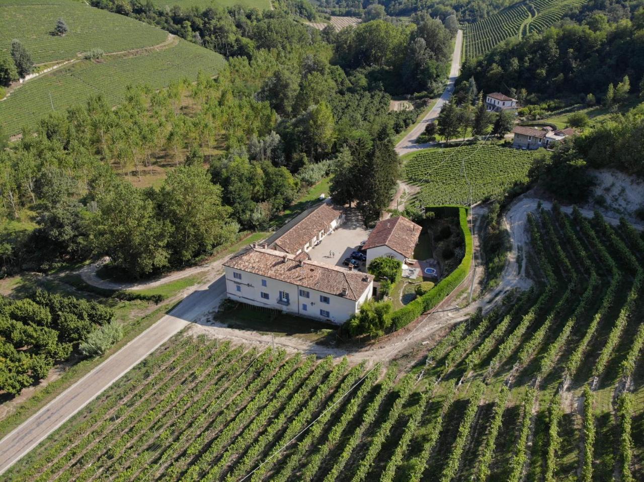 Marcarini Agriturismo Neviglie Екстер'єр фото