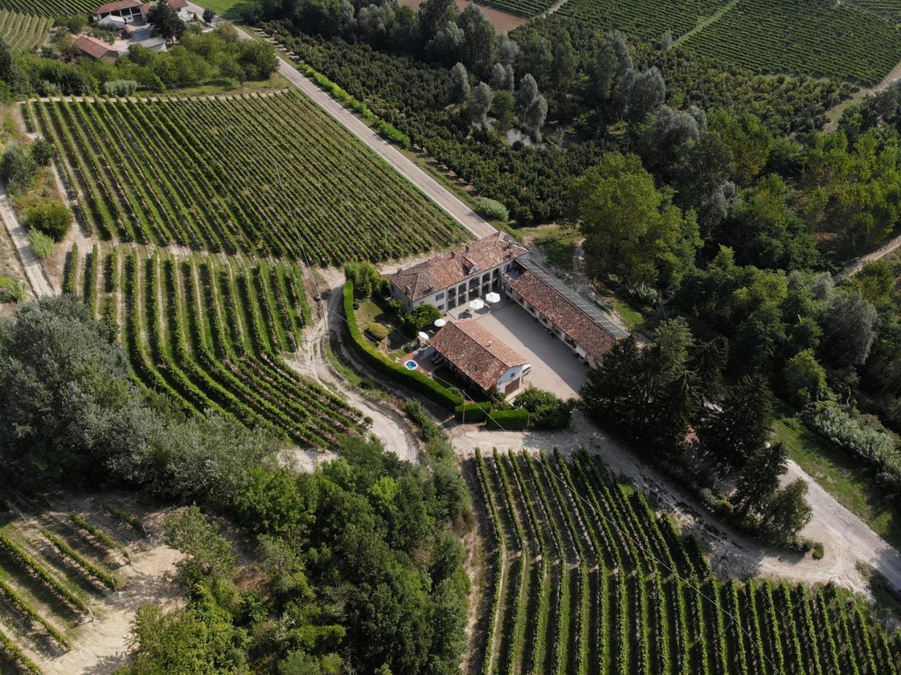 Marcarini Agriturismo Neviglie Екстер'єр фото